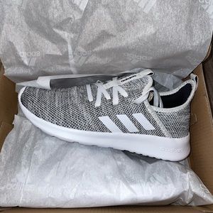 NEW WITH BOX WOMENS ADIDAS CLOUDFOAM PURE SNEAKERS GRAY AND WHITE SIZE 6